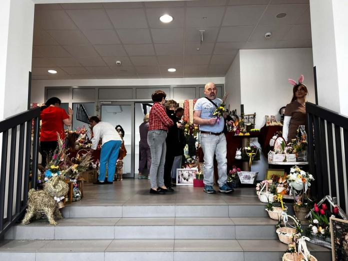 Kiermasz wielkanocnych ozdób w łukowskim szpitalu