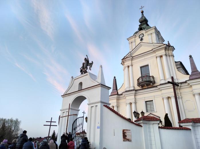 Tam, gdzie żyjemy. Droga Krzyżowa o nas samych