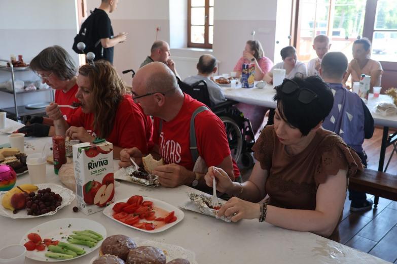 Kosmiczna przygoda w Mokobodach. Piknik integracyjny Caritas